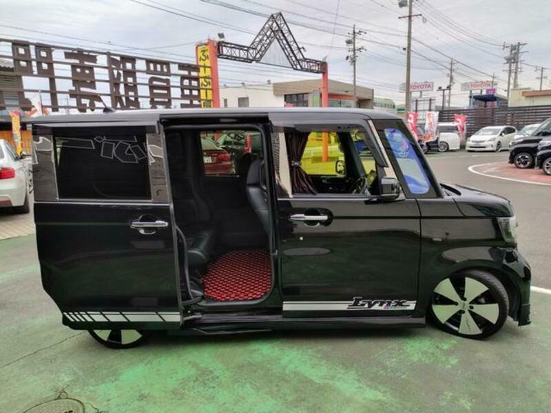 N BOX CUSTOM