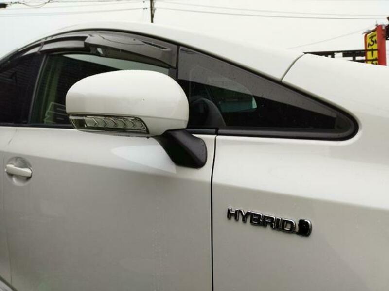 PRIUS ALPHA