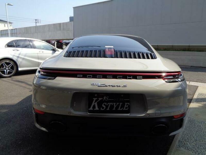 911