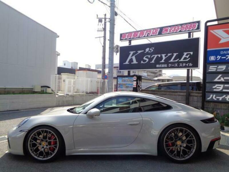 911