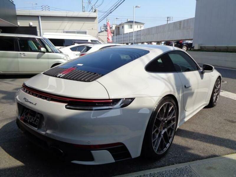 911