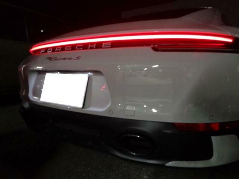 911