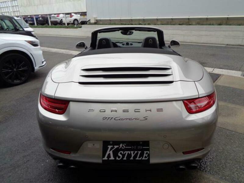 911
