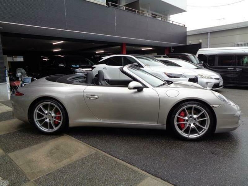 911