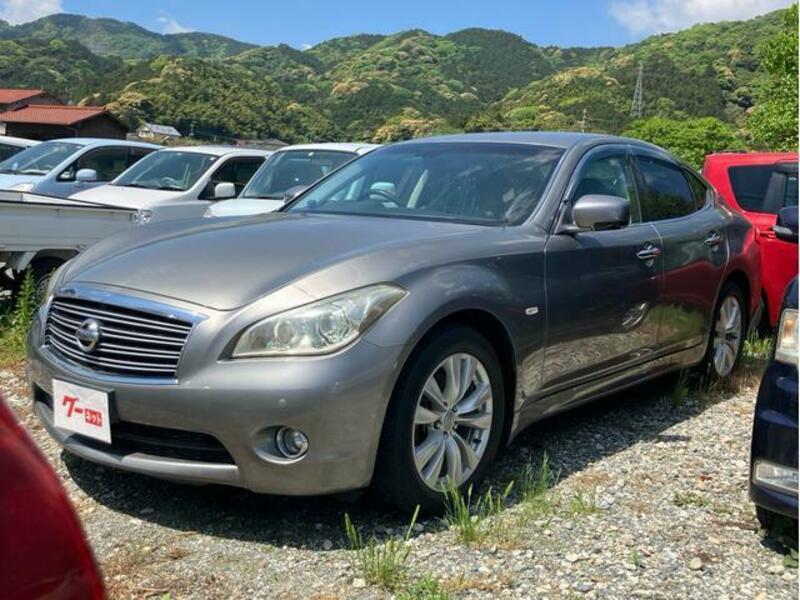 NISSAN FUGA