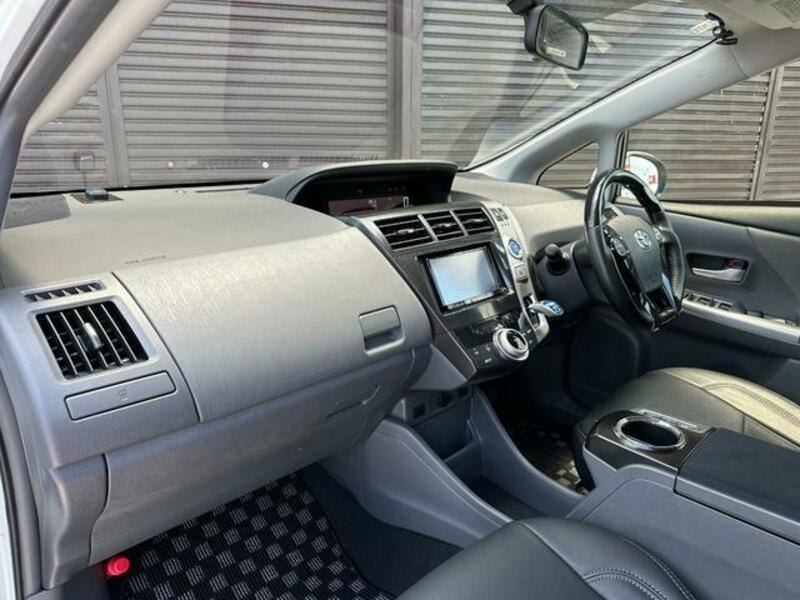 PRIUS ALPHA