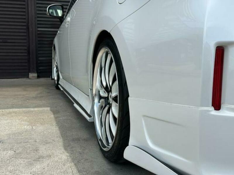 PRIUS ALPHA