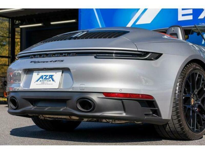 911