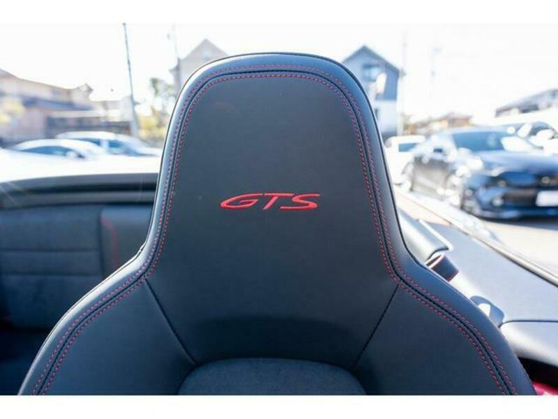 911