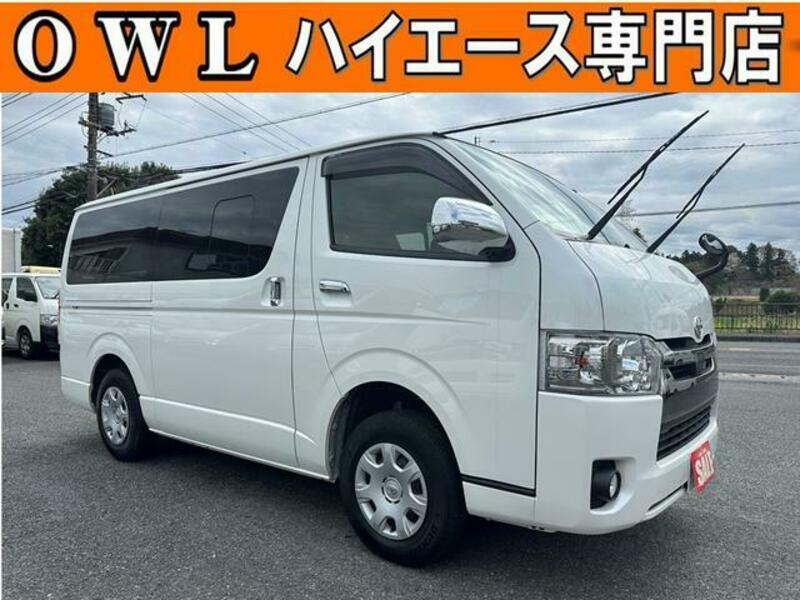 TOYOTA HIACE VAN