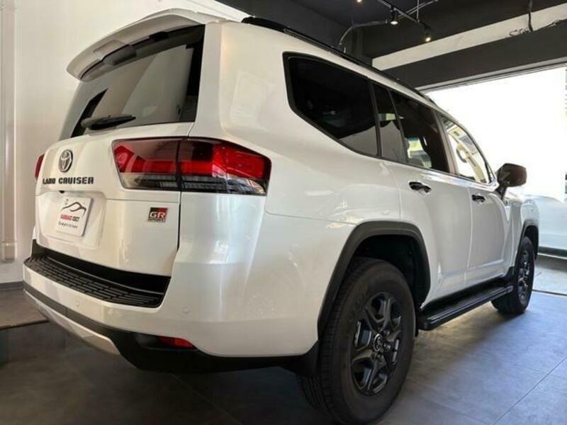 LAND CRUISER