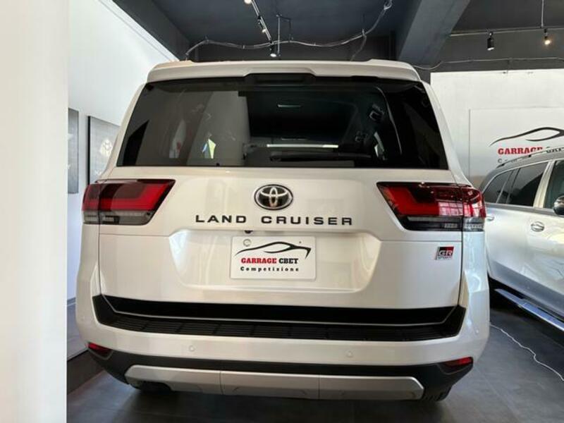 LAND CRUISER
