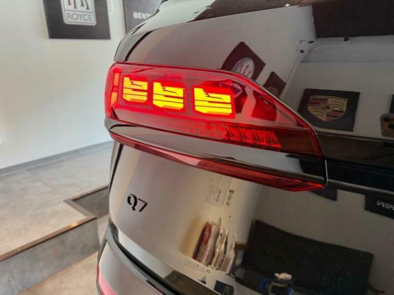 Q7