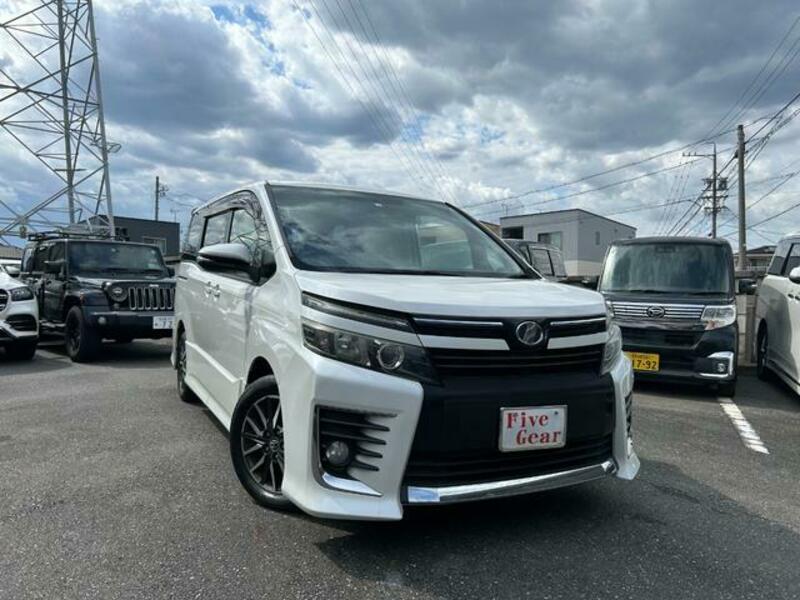 TOYOTA VOXY