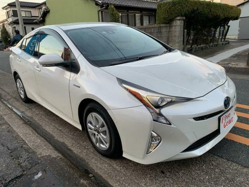 TOYOTA PRIUS
