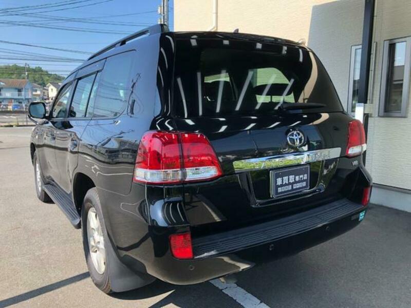 LAND CRUISER