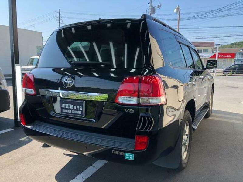 LAND CRUISER