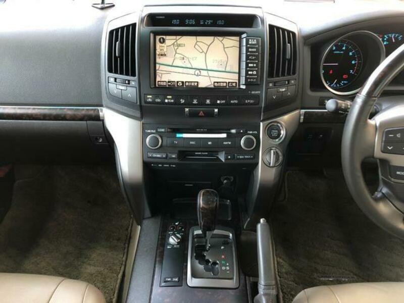 LAND CRUISER
