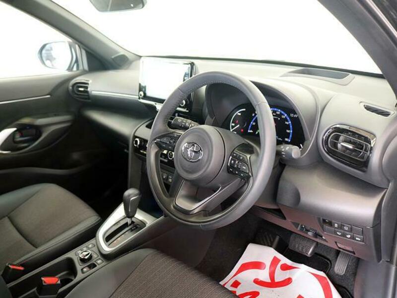 YARIS CROSS