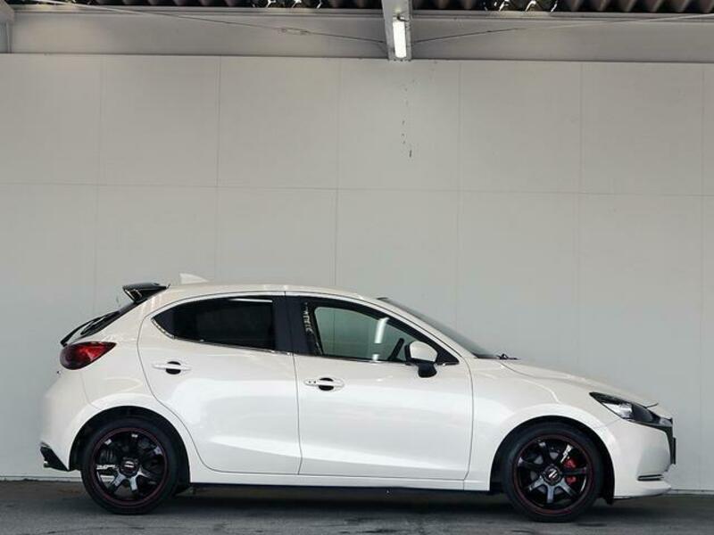 MAZDA2