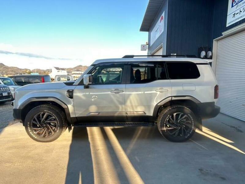 LAND CRUISER 250