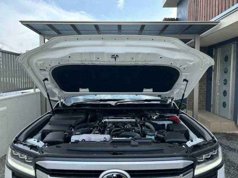 LAND CRUISER