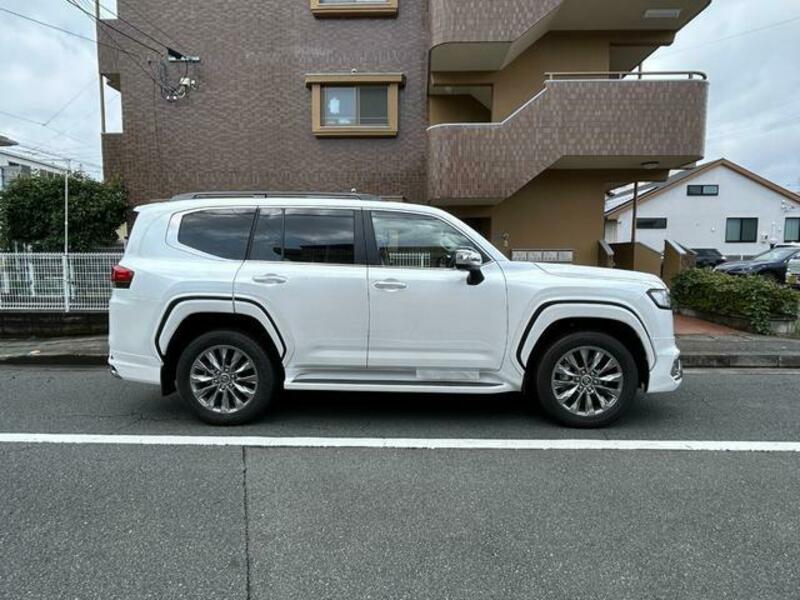 LAND CRUISER