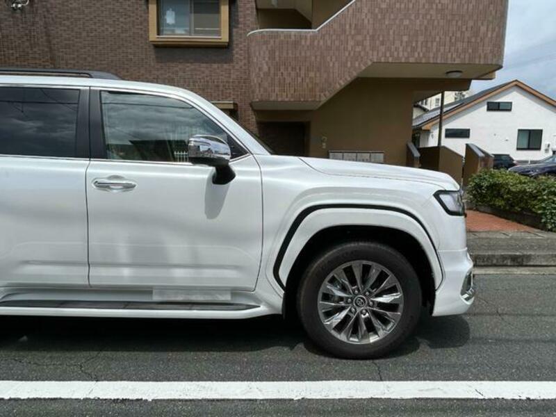 LAND CRUISER