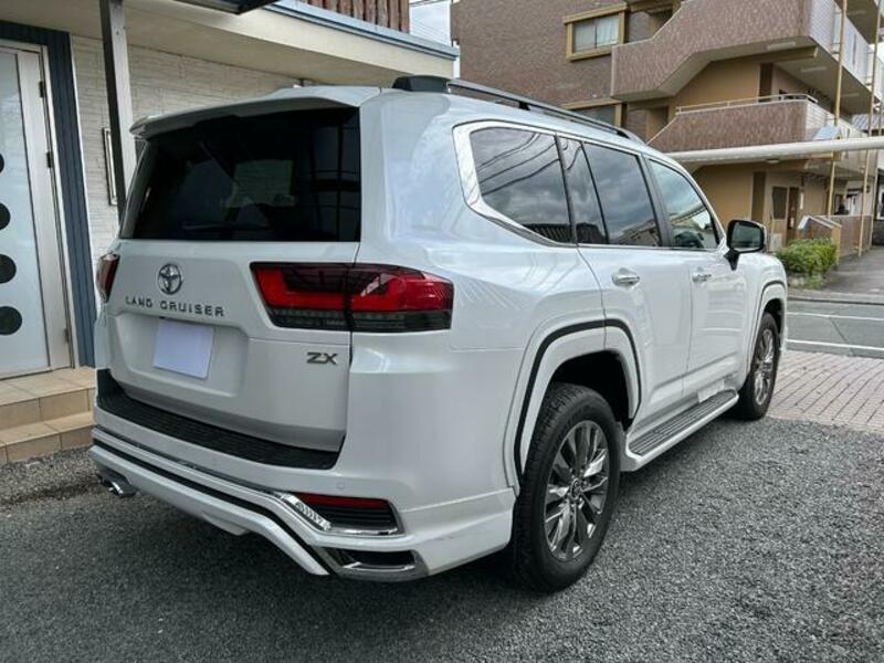LAND CRUISER