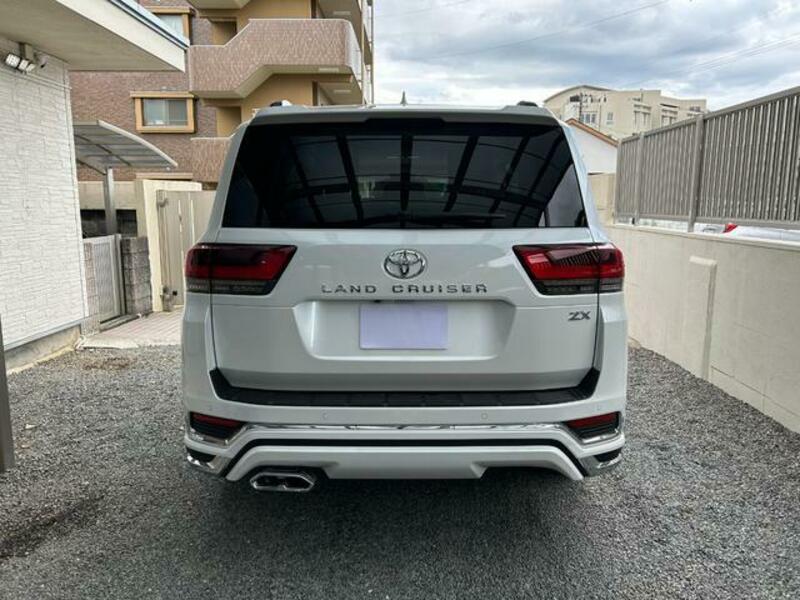 LAND CRUISER