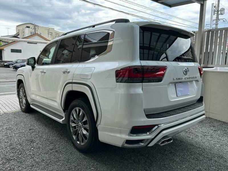 LAND CRUISER