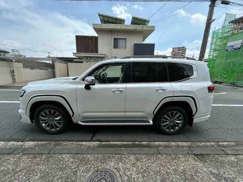 LAND CRUISER