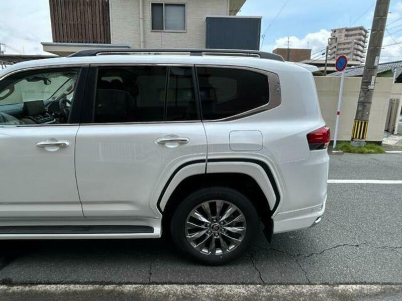 LAND CRUISER