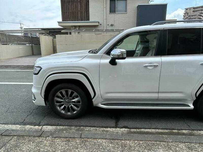 LAND CRUISER