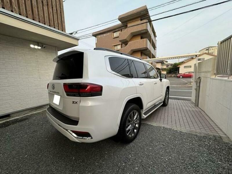 LAND CRUISER