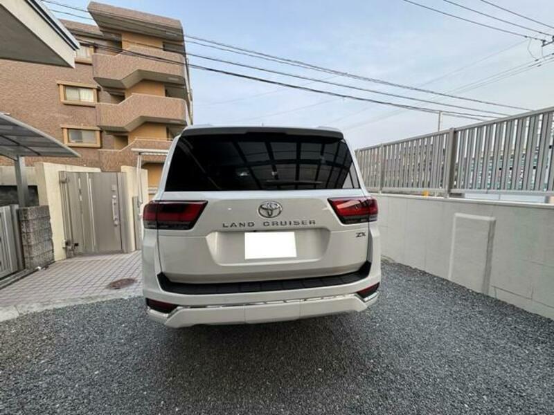 LAND CRUISER