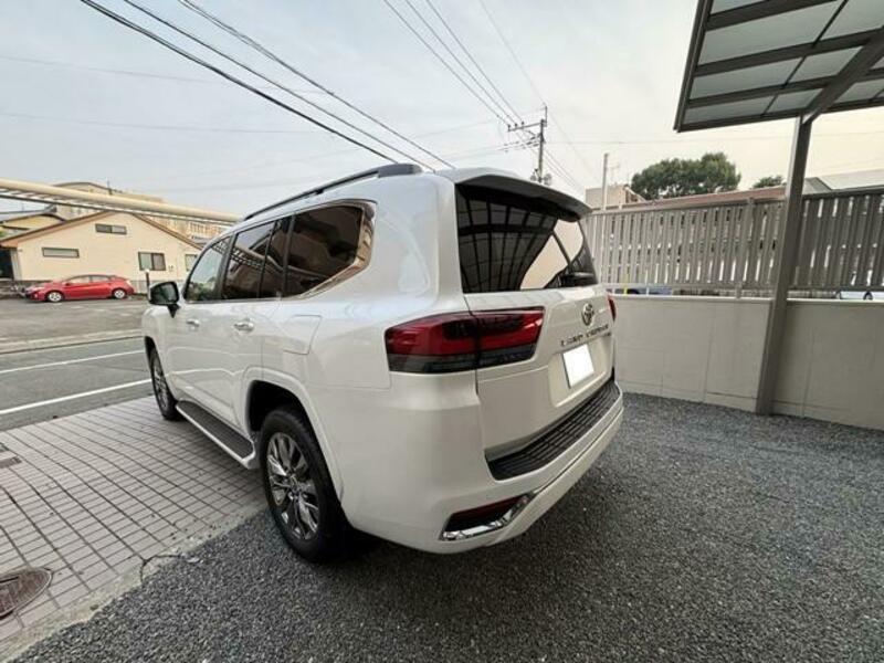 LAND CRUISER
