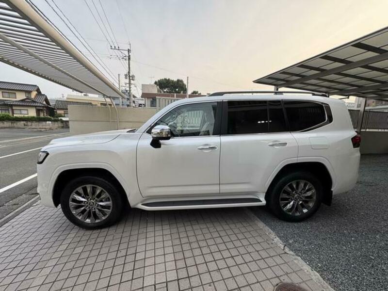 LAND CRUISER