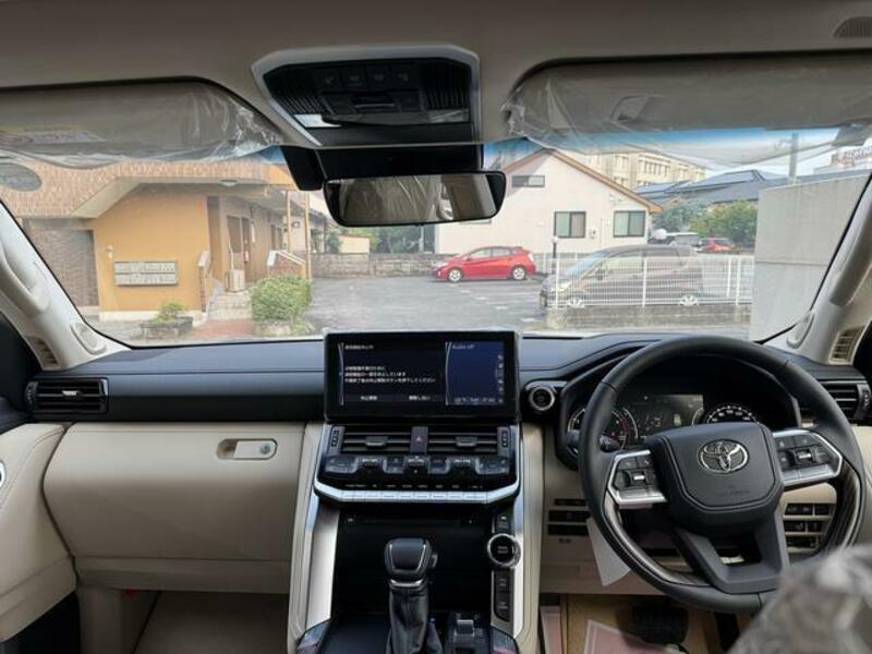 LAND CRUISER