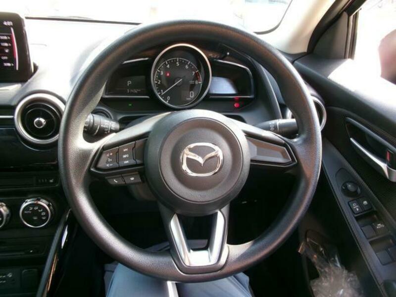 MAZDA2
