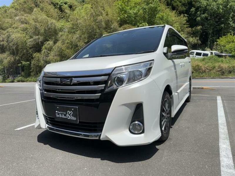 TOYOTA NOAH