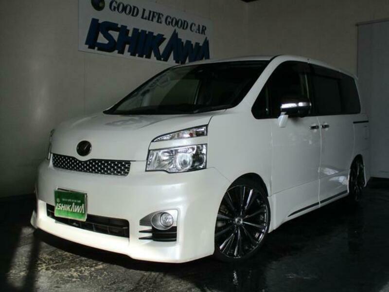 TOYOTA VOXY