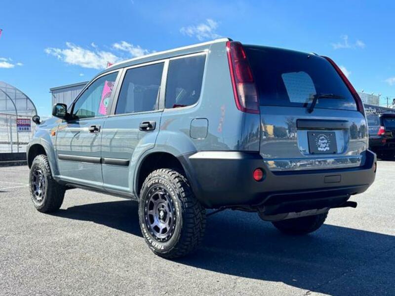 X-TRAIL