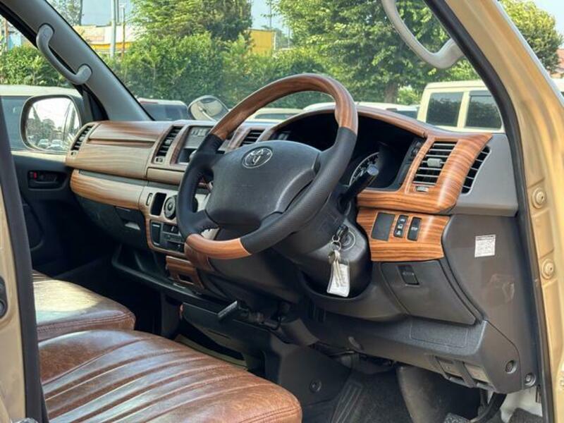 HIACE VAN