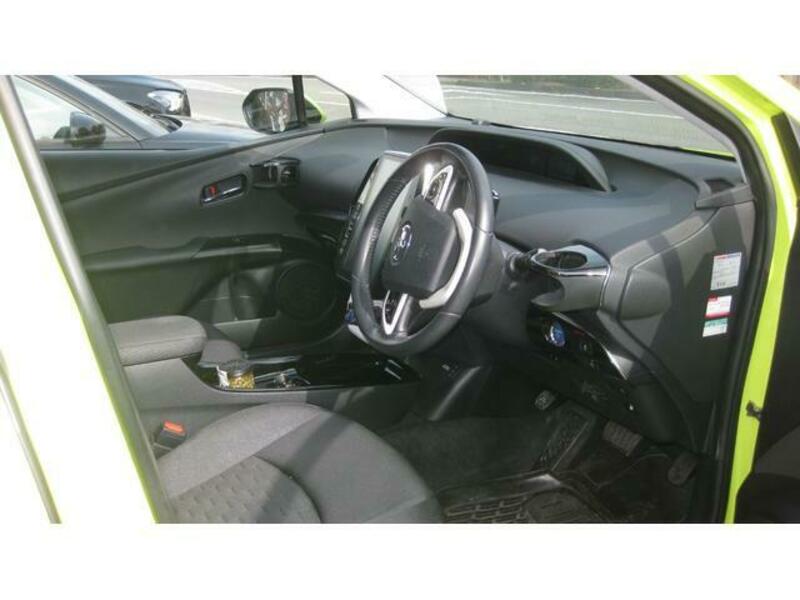 PRIUS PHV
