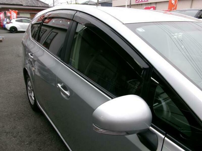 PRIUS ALPHA