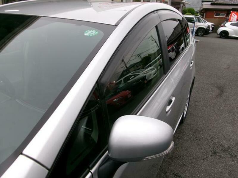 PRIUS ALPHA