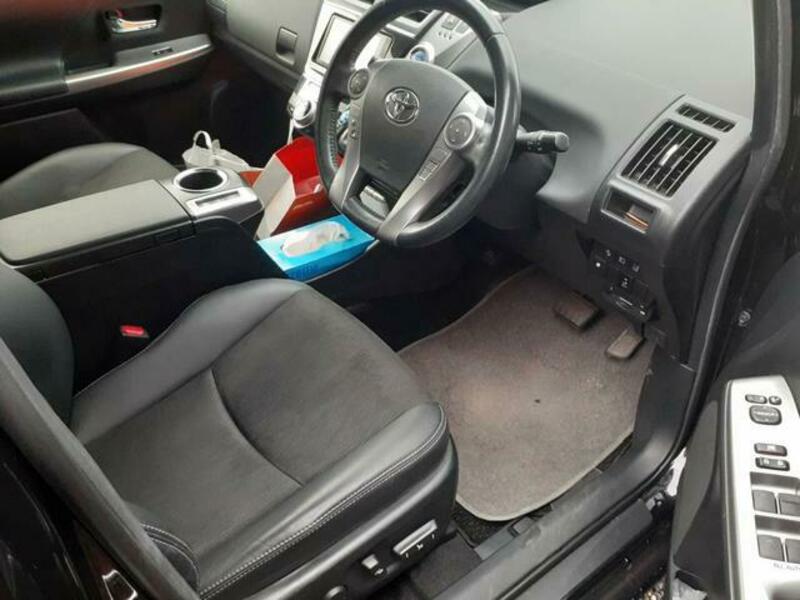 PRIUS ALPHA