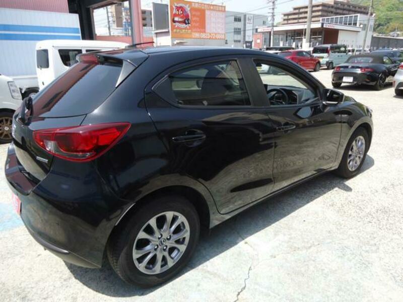MAZDA2