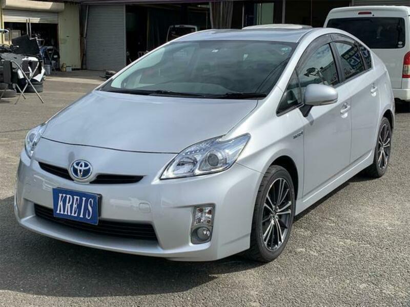 TOYOTA PRIUS